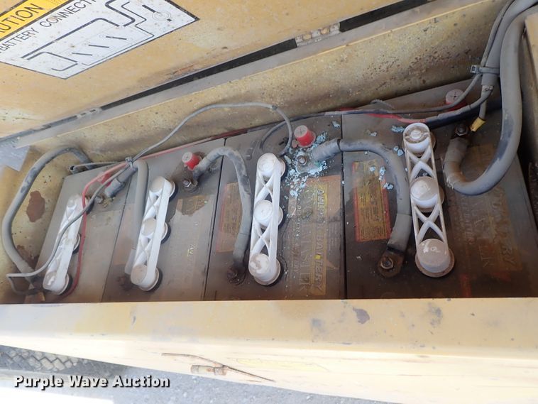 image for item GW9359 Grove SM3270E  scissor lift