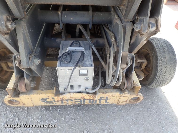 image for item GW9359 Grove SM3270E  scissor lift