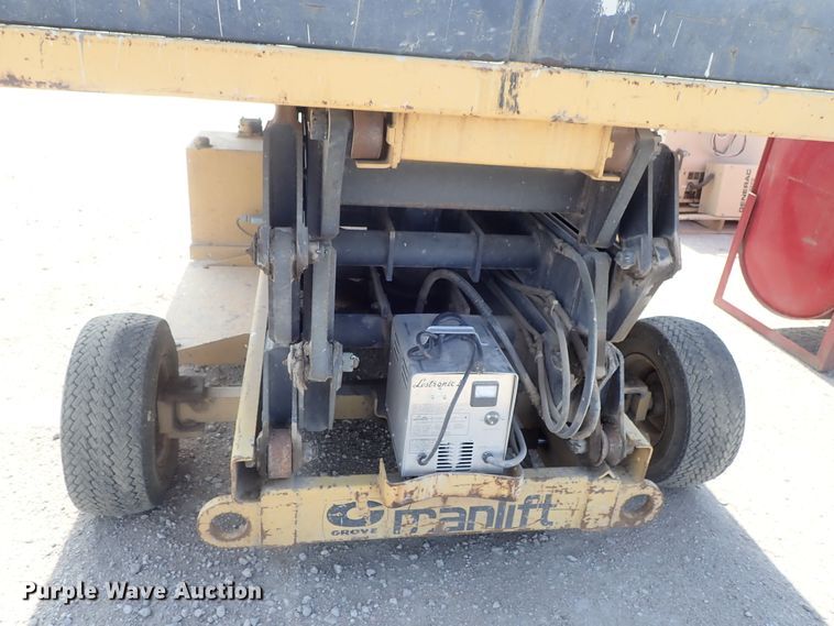 image for item GW9359 Grove SM3270E  scissor lift