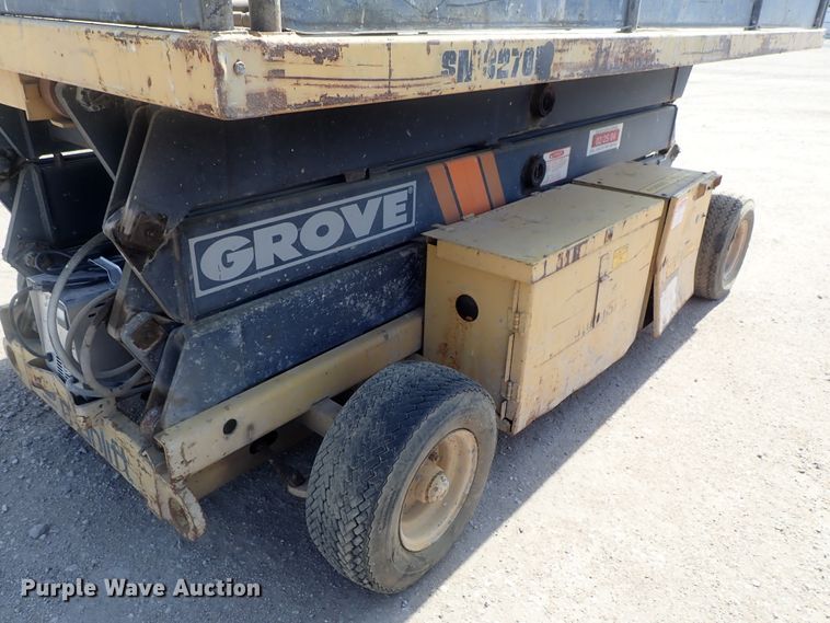 image for item GW9359 Grove SM3270E  scissor lift