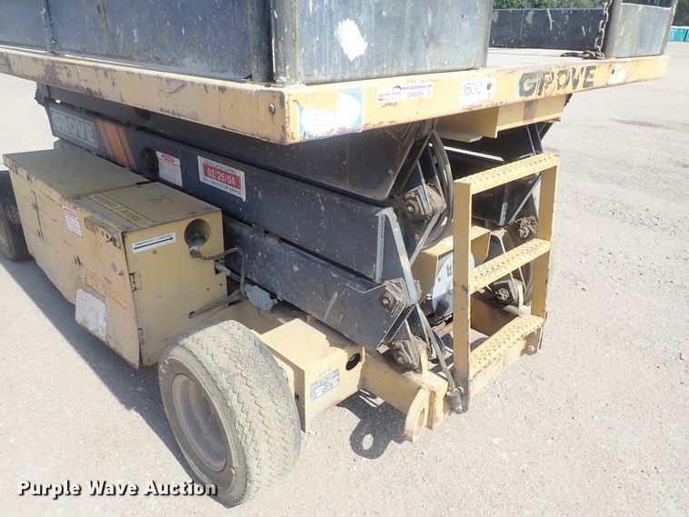 image for item GW9359 Grove SM3270E  scissor lift