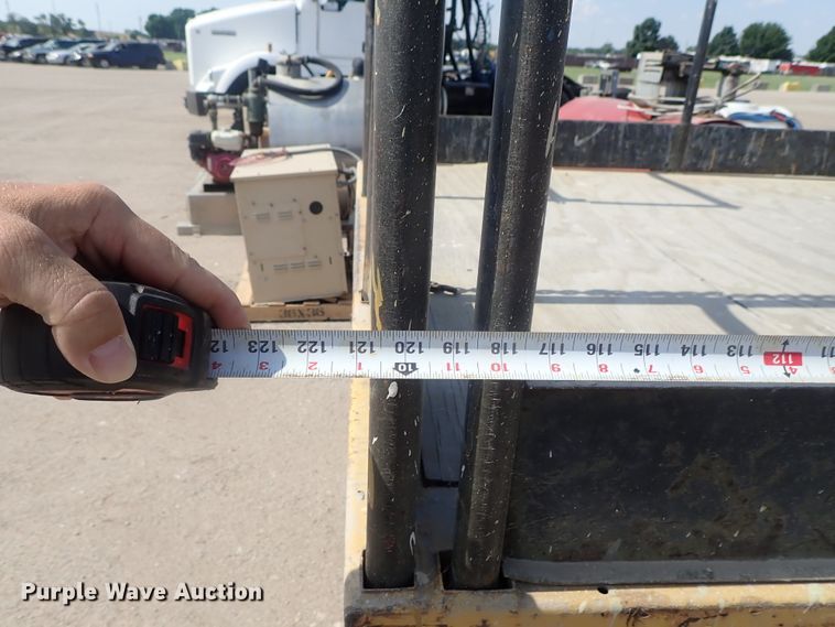 image for item GW9359 Grove SM3270E  scissor lift