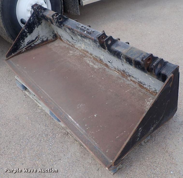 image for item GW9367 72"W skid steer bucket