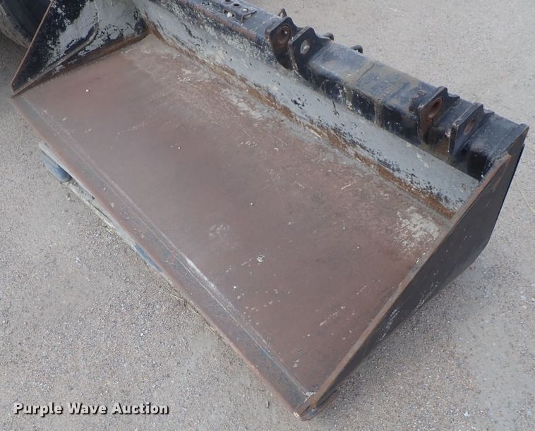 image for item GW9367 72"W skid steer bucket