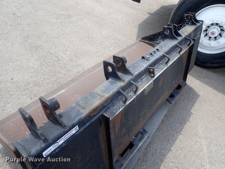 image for item GW9367 72"W skid steer bucket
