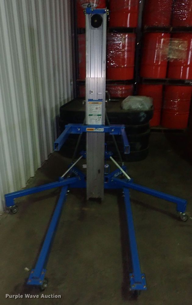 image for item GX9527 Genie SLA-15 material lift