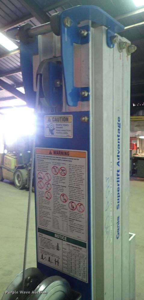 image for item GX9527 Genie SLA-15 material lift