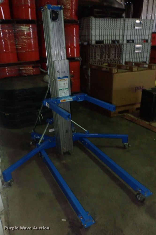 Genie SLA15 material lift in Wichita, KS Item GX9527 sold Purple Wave