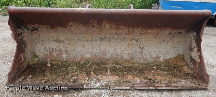 image for item GY9937 Caterpillar 92"W loader bucket