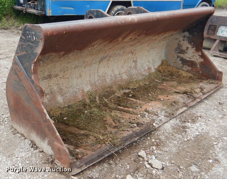 image for item GY9937 Caterpillar 92"W loader bucket