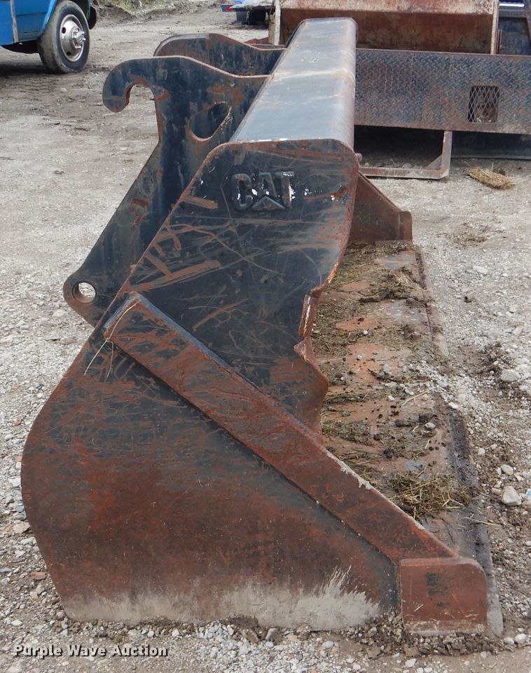 image for item GY9937 Caterpillar 92"W loader bucket