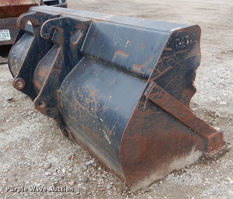 image for item GY9937 Caterpillar 92"W loader bucket