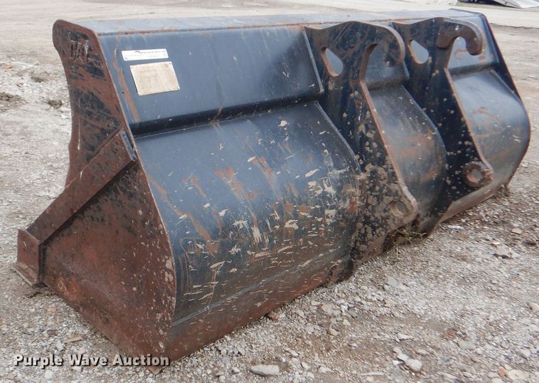 image for item GY9937 Caterpillar 92"W loader bucket