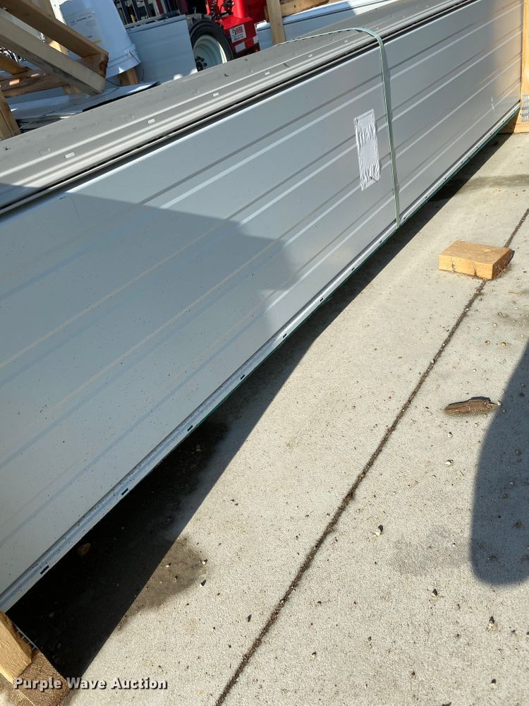 image for item H1504 (108) sheets of metal siding/roofing