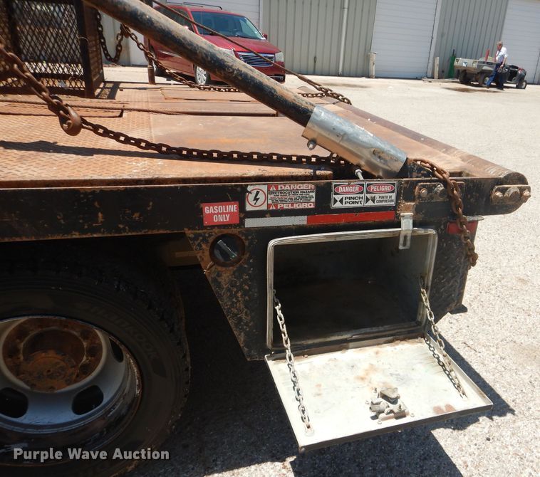 image for item HC9049 2016 Ford F550 Super Duty  flatbed truck