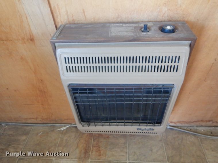 image for item HM9524 2002 Doolittle enclosed cargo trailer