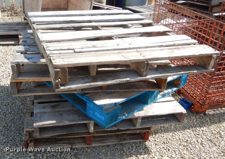 image for item HS9622 Approximately 30 wood pallets