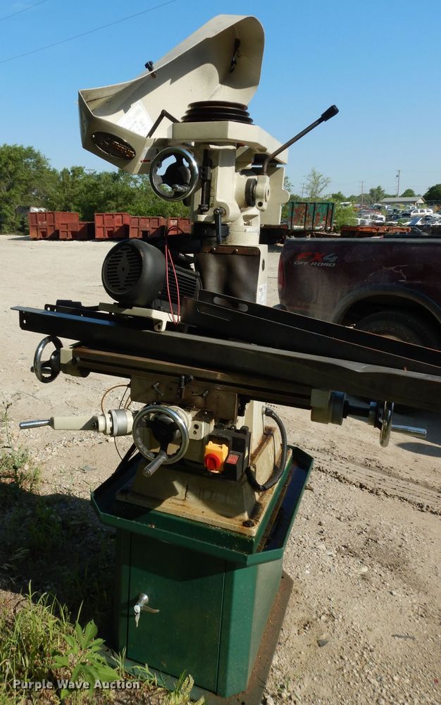 image for item HV9258 2011 Grizzly G3102 vertical milling machine