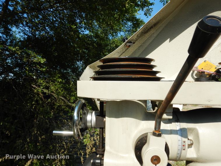 image for item HV9258 2011 Grizzly G3102 vertical milling machine