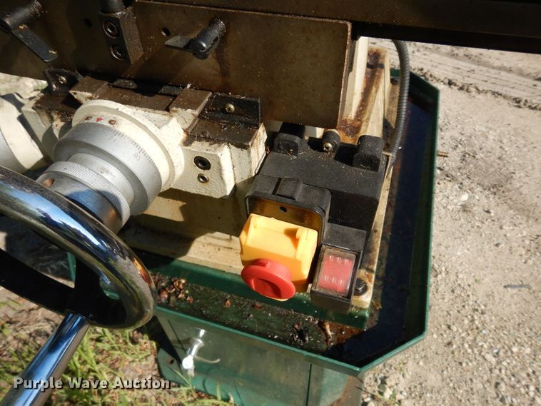 image for item HV9258 2011 Grizzly G3102 vertical milling machine