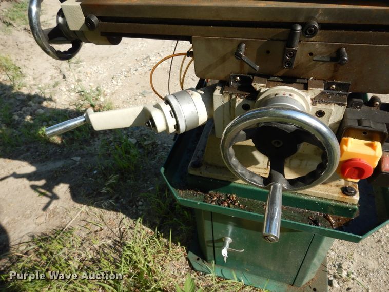 image for item HV9258 2011 Grizzly G3102 vertical milling machine