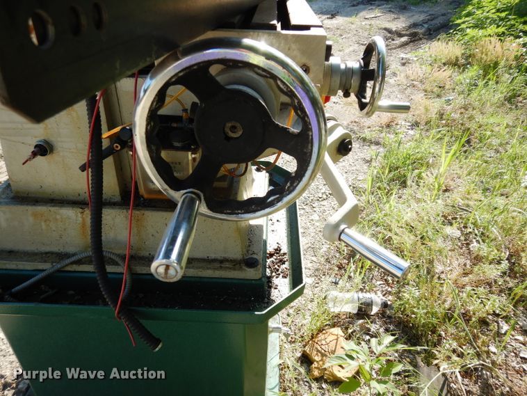 image for item HV9258 2011 Grizzly G3102 vertical milling machine