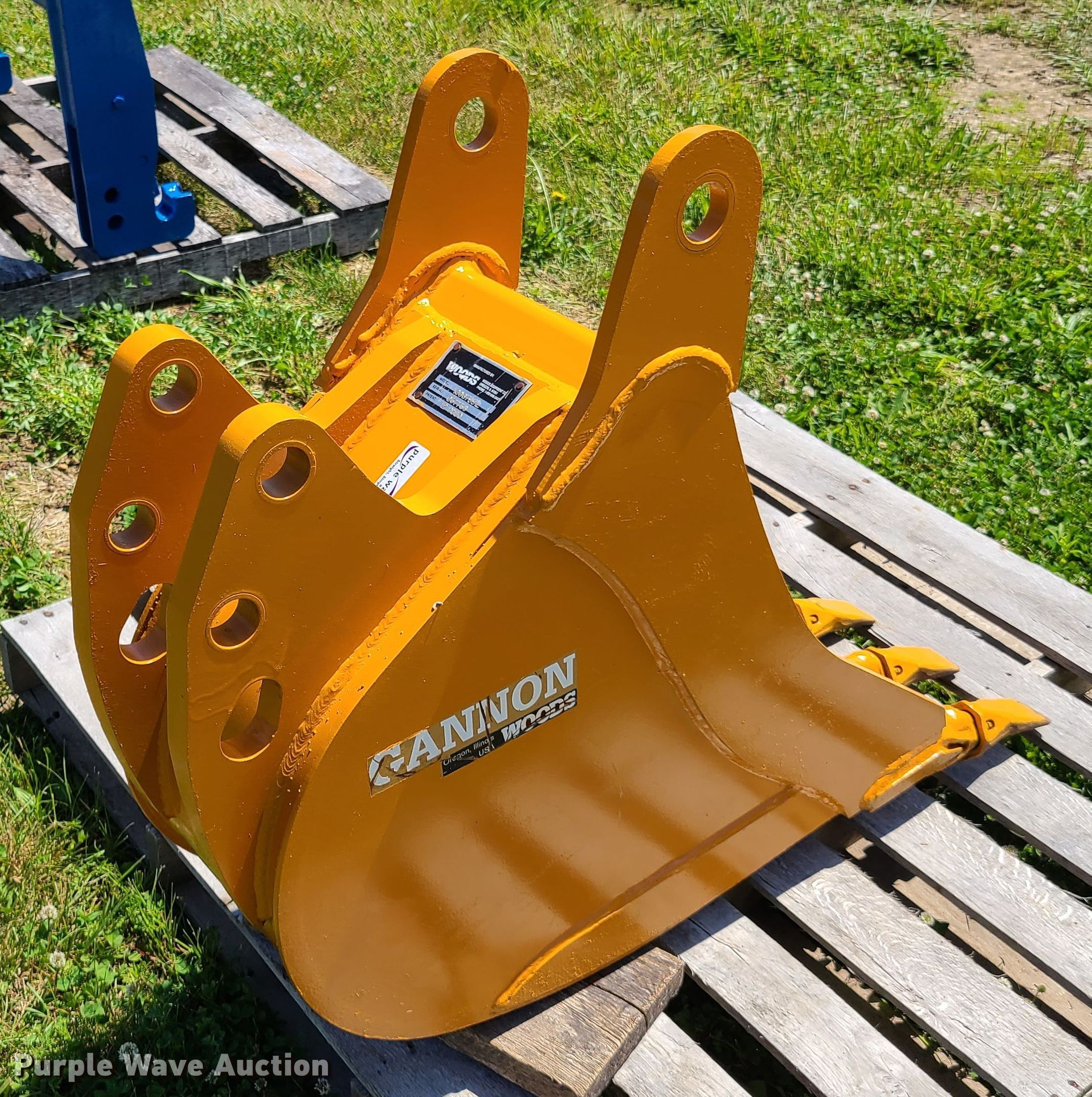 Gannon Woods 100679912 backhoe bucket in Belton, MO Item GT9056 sold