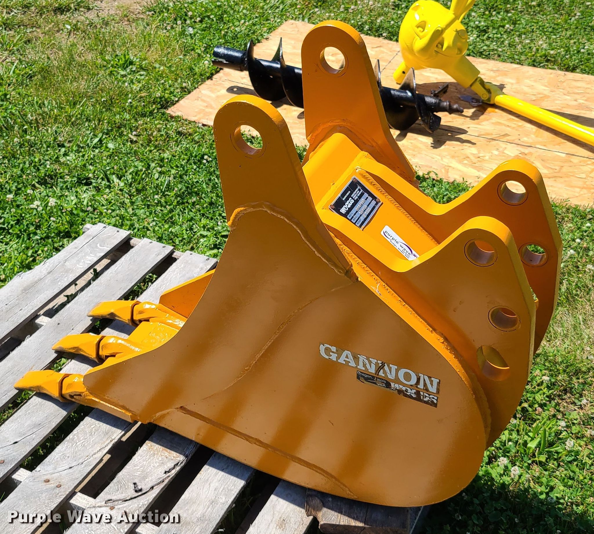 Gannon Woods 100679912 backhoe bucket in Belton, MO Item GT9056 sold