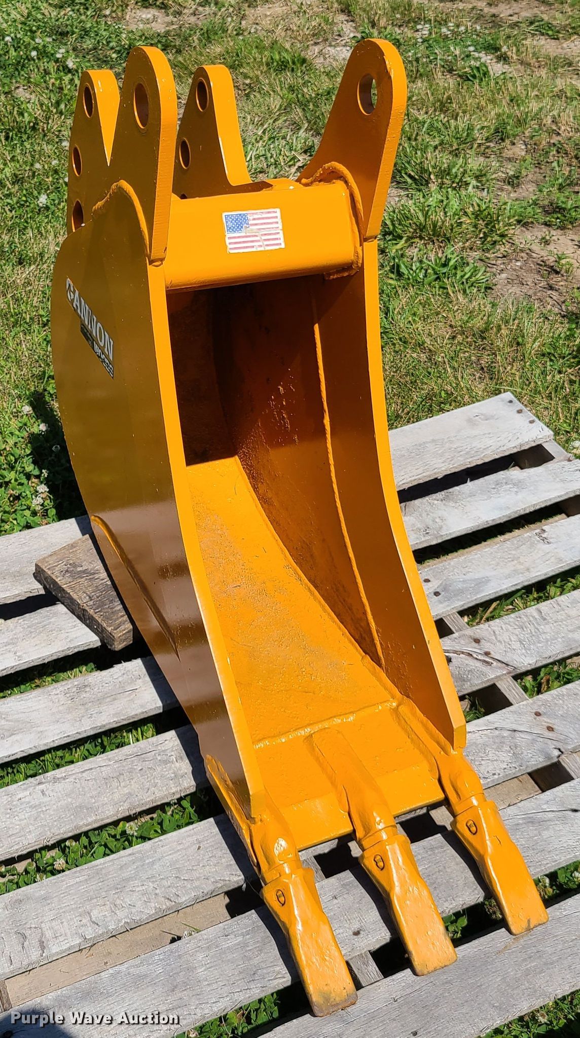 Gannon Woods 100679912 backhoe bucket in Belton, MO Item GT9056 sold