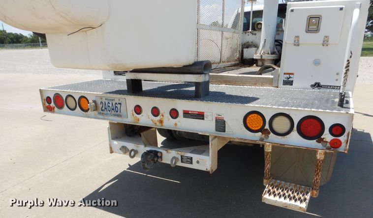 image for item DD2539 2011 Dodge Ram 4500  bucket truck