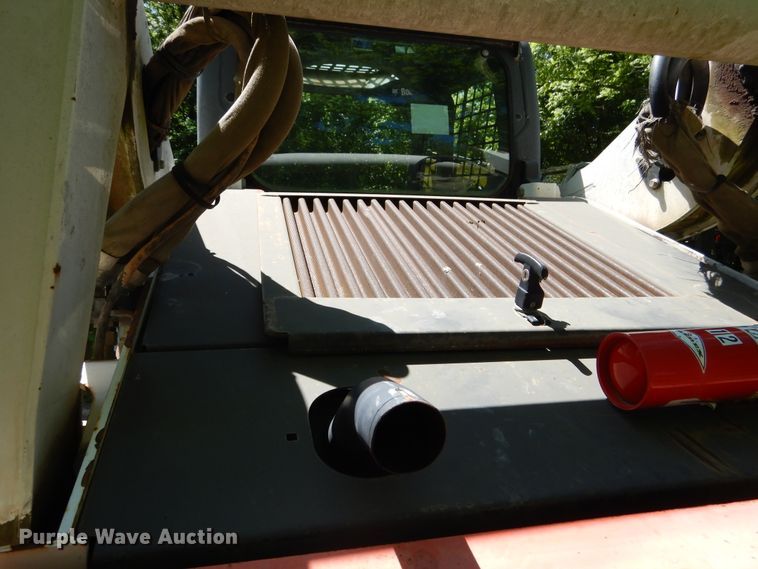 image for item DD2555 2011 Bobcat T650  skid steer loader