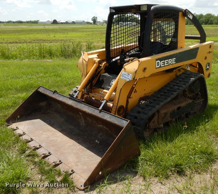 image for item DE5802 2007 John Deere CT322  skid steer loader