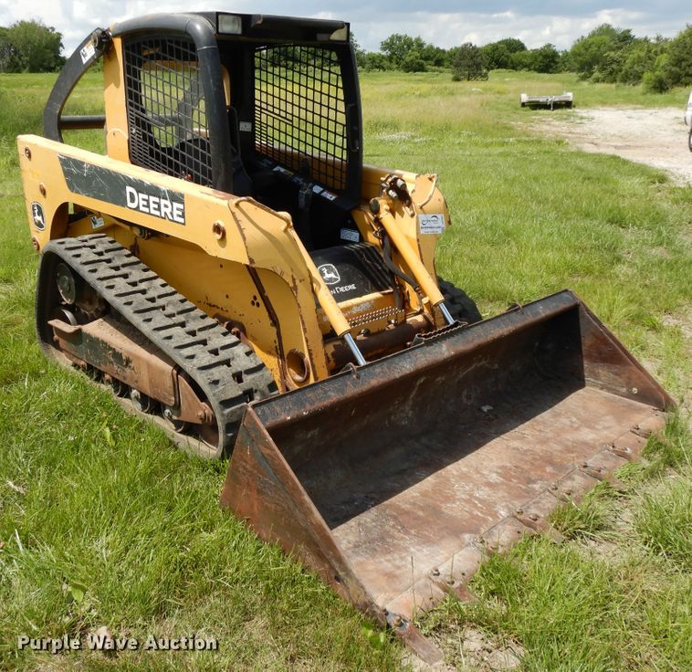 image for item DE5802 2007 John Deere CT322  skid steer loader