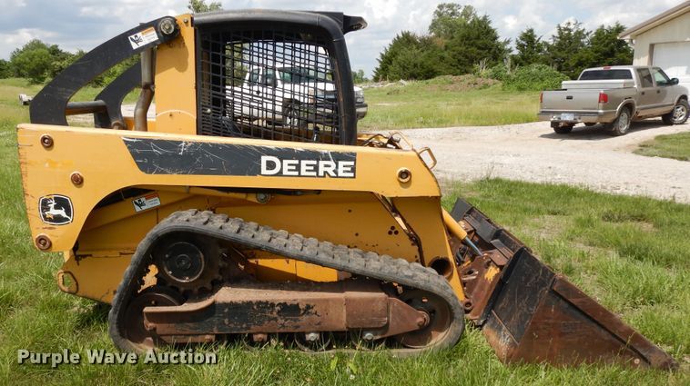 image for item DE5802 2007 John Deere CT322  skid steer loader