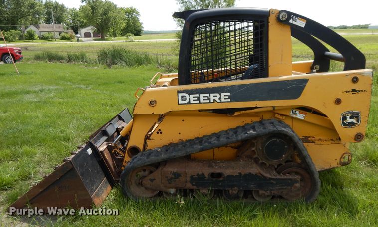 image for item DE5802 2007 John Deere CT322  skid steer loader