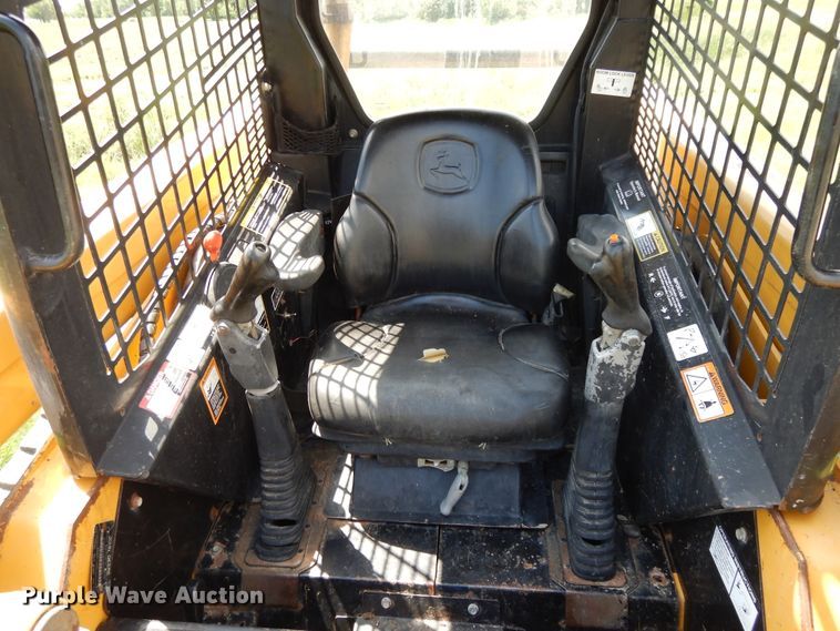 image for item DE5802 2007 John Deere CT322  skid steer loader