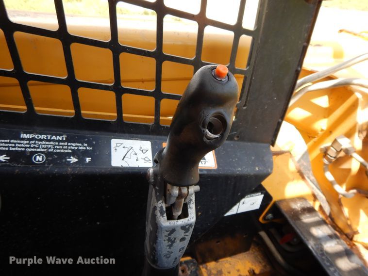 image for item DE5802 2007 John Deere CT322  skid steer loader