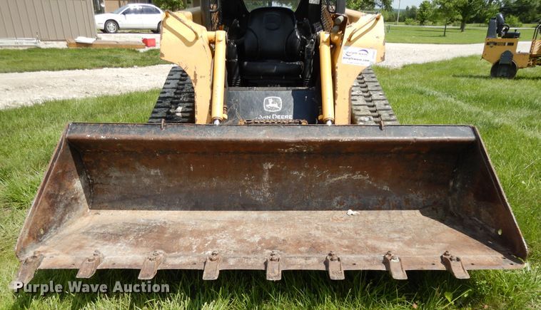 image for item DE5802 2007 John Deere CT322  skid steer loader