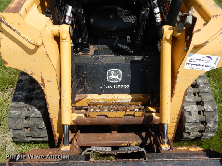 image for item DE5802 2007 John Deere CT322  skid steer loader