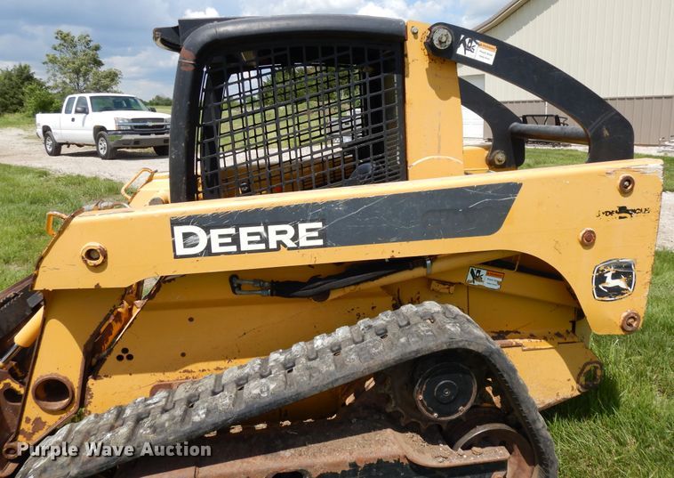 image for item DE5802 2007 John Deere CT322  skid steer loader