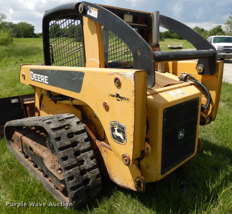 image for item DE5802 2007 John Deere CT322  skid steer loader
