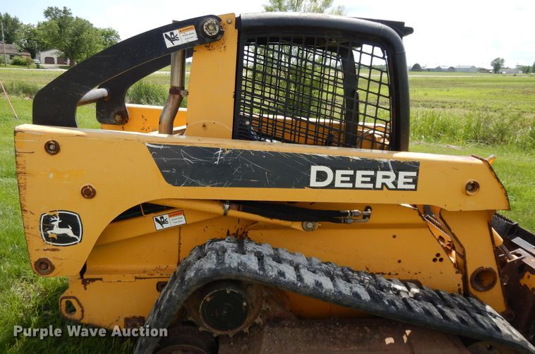 image for item DE5802 2007 John Deere CT322  skid steer loader