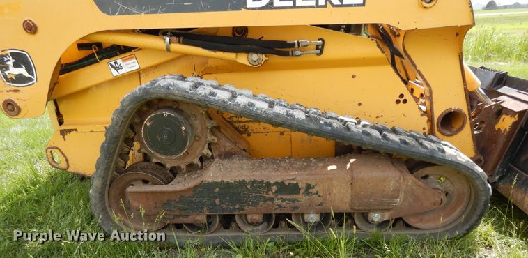 image for item DE5802 2007 John Deere CT322  skid steer loader