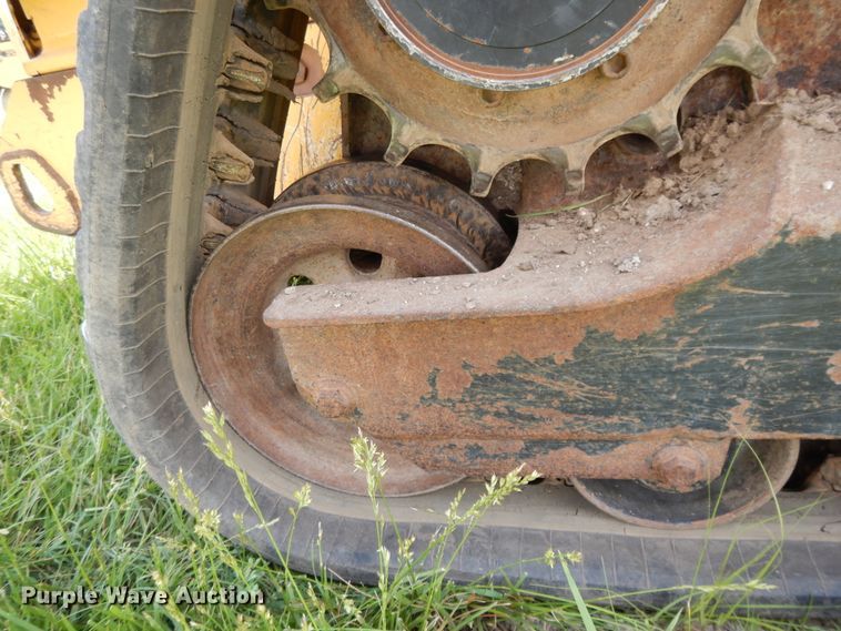 image for item DE5802 2007 John Deere CT322  skid steer loader