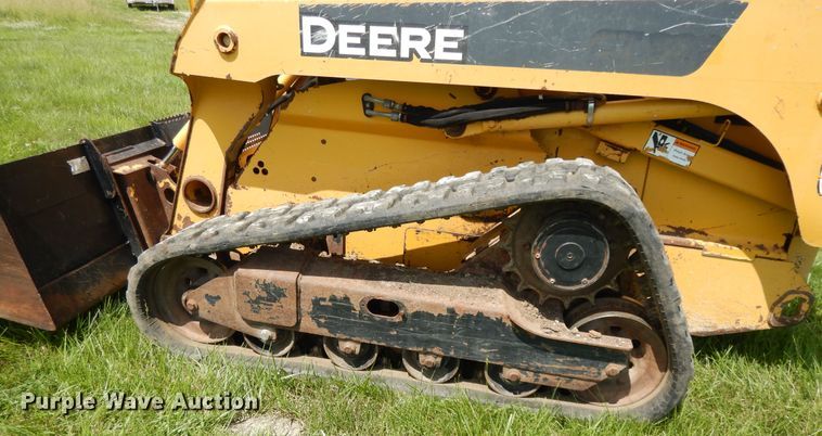 image for item DE5802 2007 John Deere CT322  skid steer loader