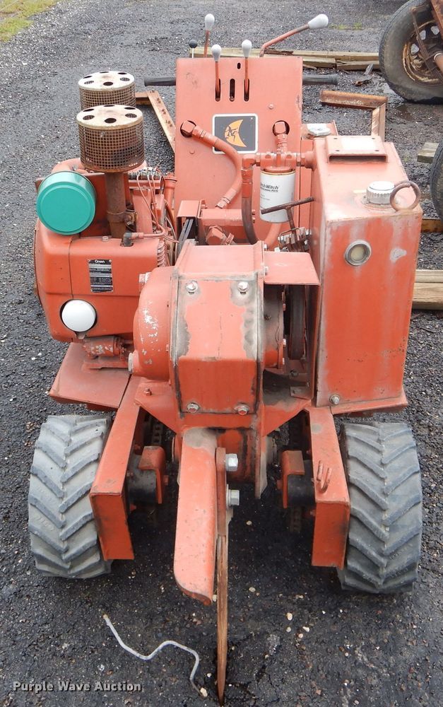 image for item DF3082 Ditch Witch V252 cable plow