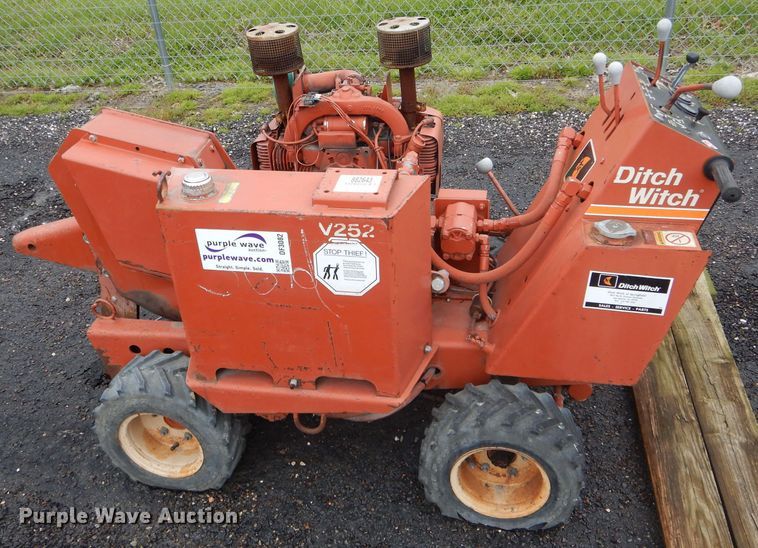 image for item DF3082 Ditch Witch V252 cable plow