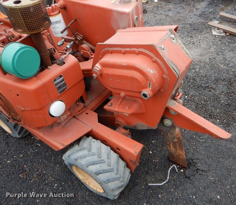 image for item DF3082 Ditch Witch V252 cable plow
