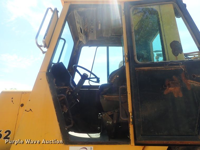 image for item DG2181 1984 John Deere 862  elevating scraper