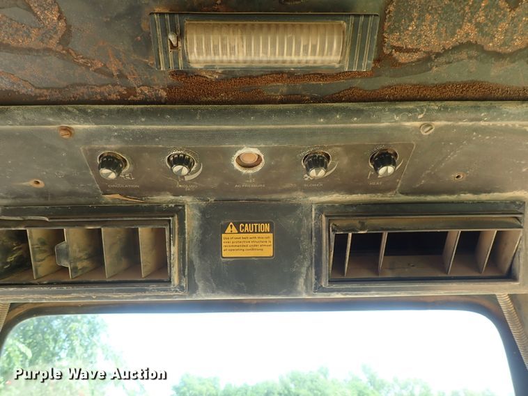 image for item DG2181 1984 John Deere 862  elevating scraper